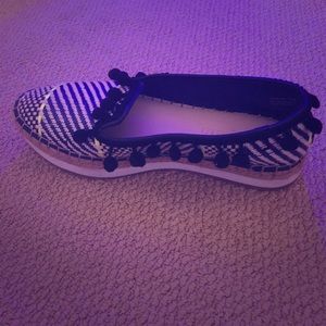 Snug fit - size 9 SONDRA ROBERTS shoe